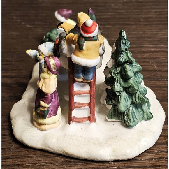 Vtg COBBLESTONE CORNERS Holiday Village Figurines 2001 Ceramic Children Sliding - Picture 2 of 6